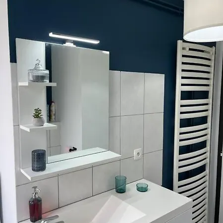 T3 Renove 60m2 Proche Centre Apartment